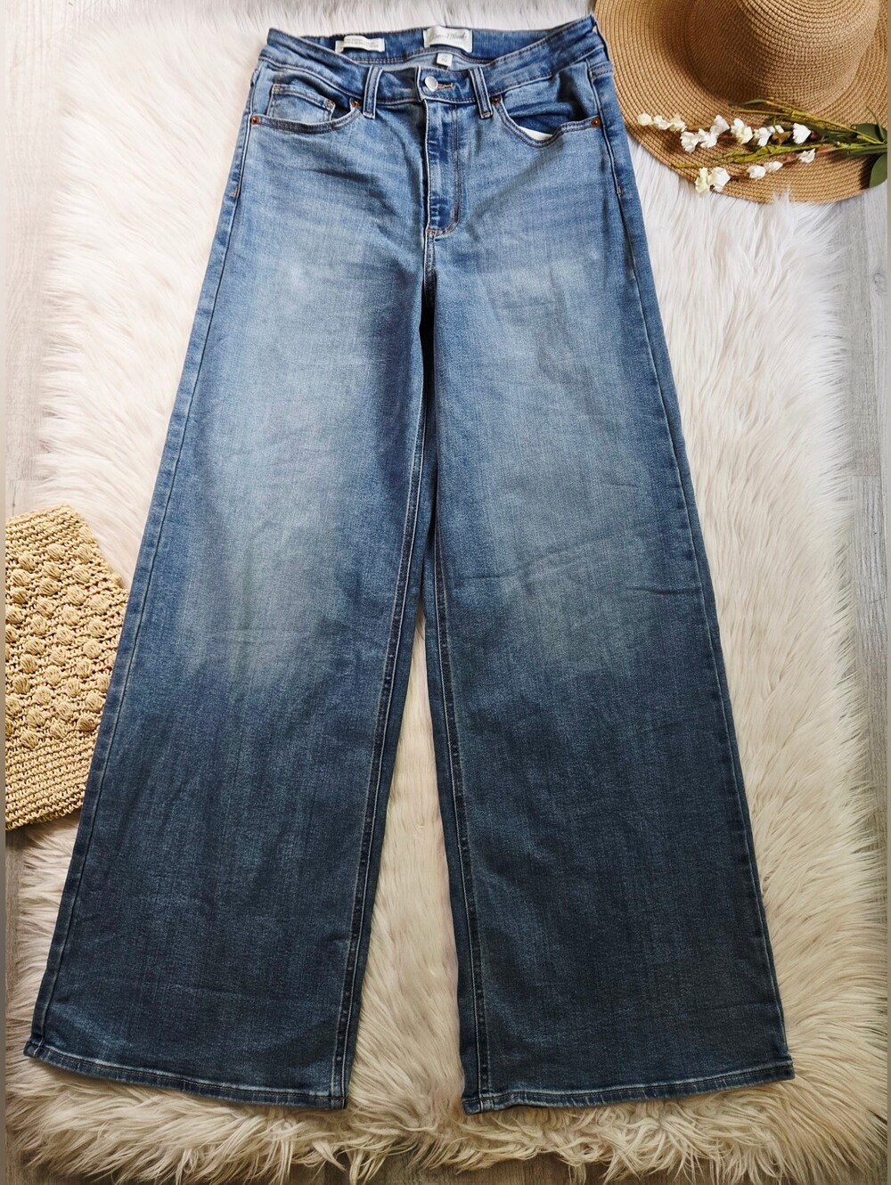 Universal Thread Wide-Leg Jeans in Faded Blue Denim